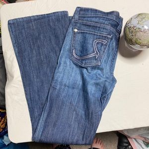 Medium Wash, flared leg, mid rise jeans